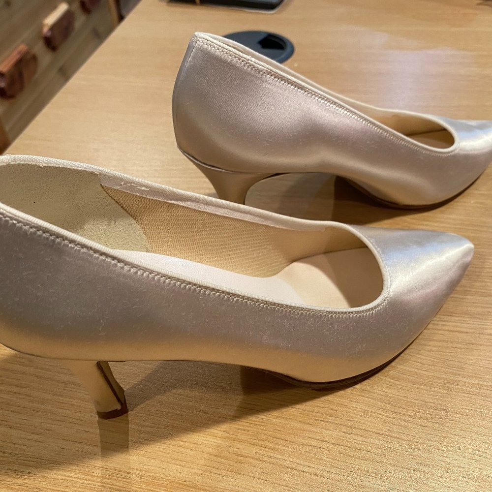 Dyeables Shoes, Size 8B